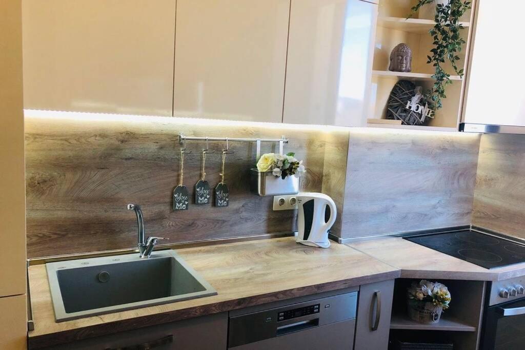 Lovely 3-Bedroom Apartment For 7 Ppl At The Centre Βάρνα Εξωτερικό φωτογραφία